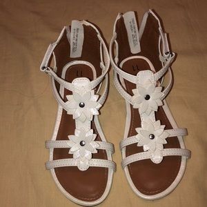 Little girl sandal, size-11 T